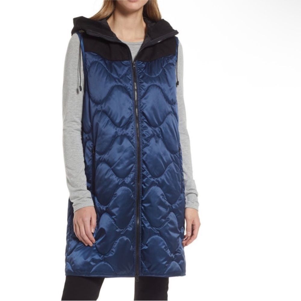 Bernardo NWT Longline Quilted Mixed Media
EcoPlume Vest Navy Large